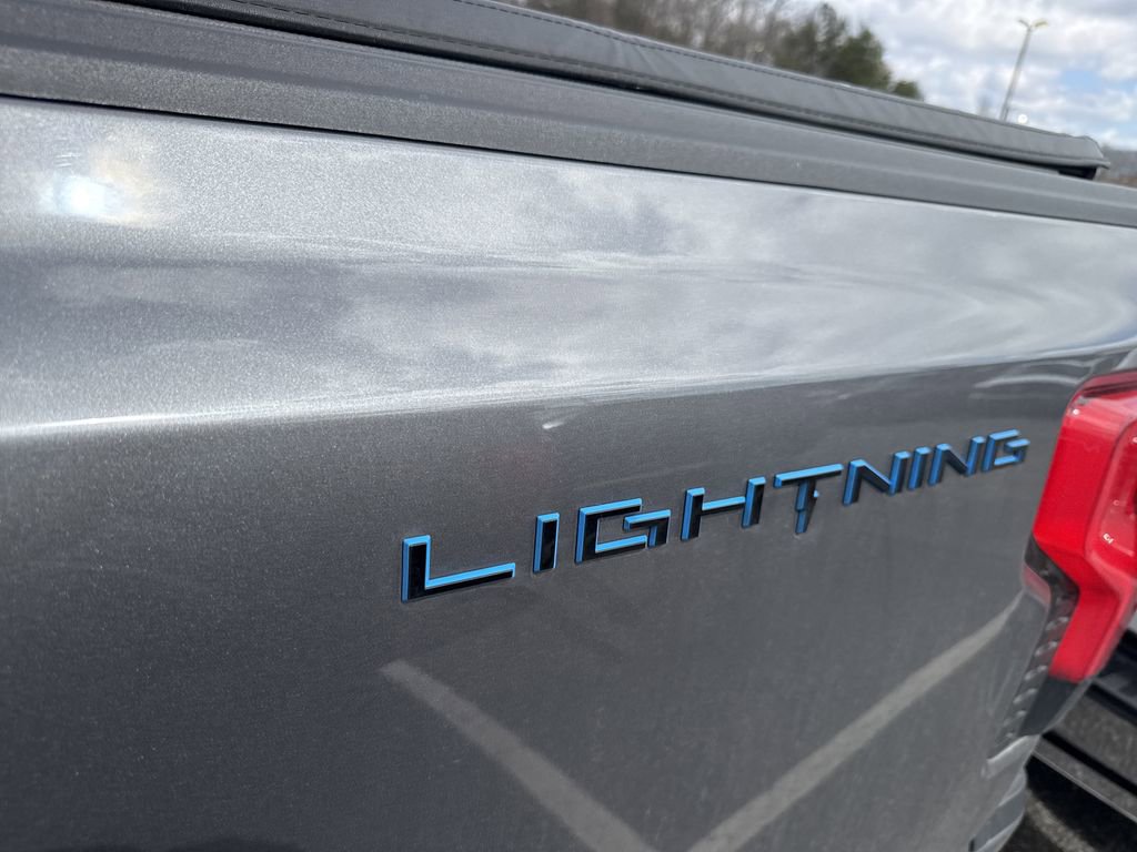 Used 2022 Ford F150 Lightning Lariat image 13