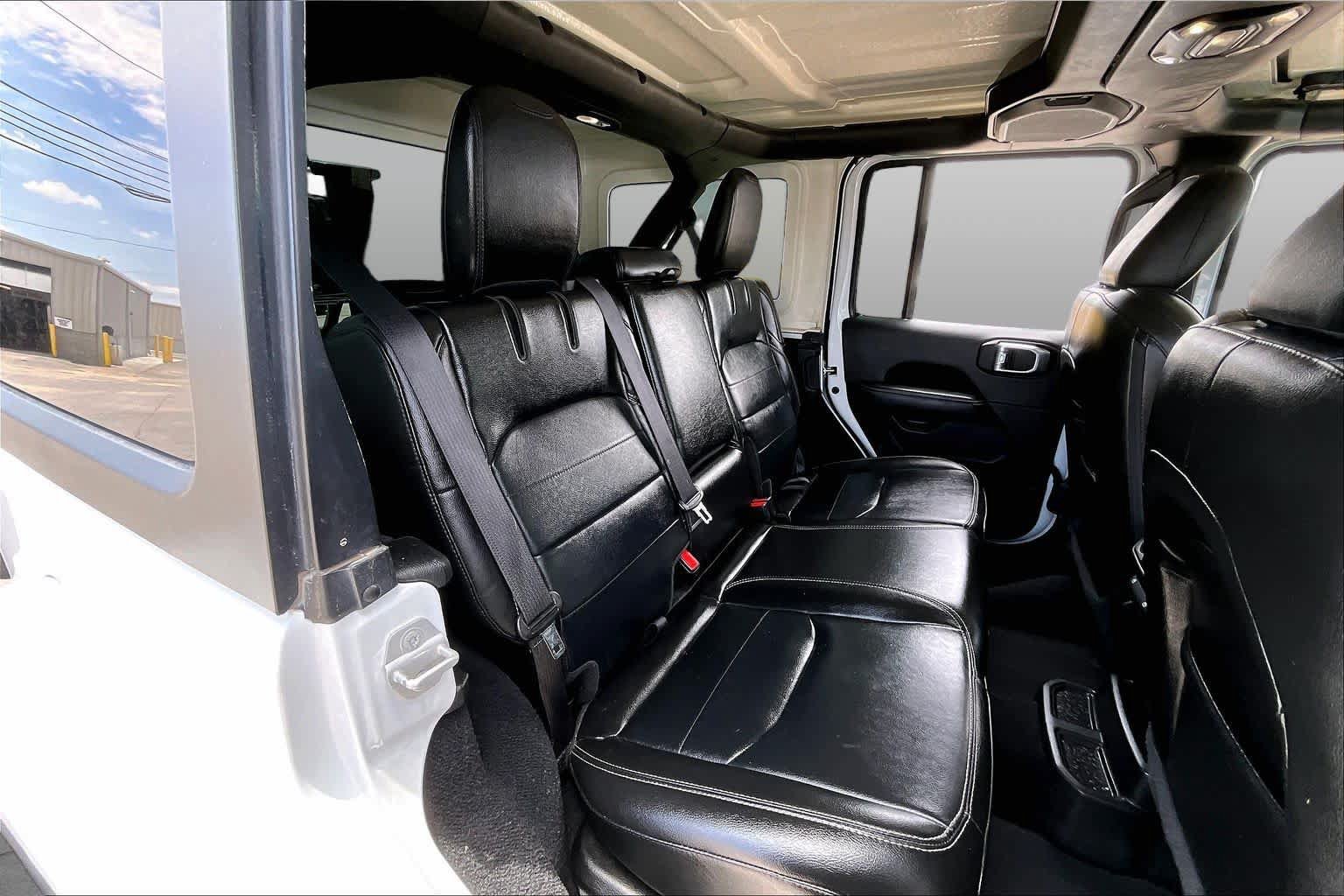 Used 2022 Jeep Wrangler Unlimited Sahara AWD/4WD image 18