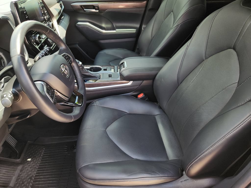 Certified 2020 Toyota Highlander Limited FWD image 14