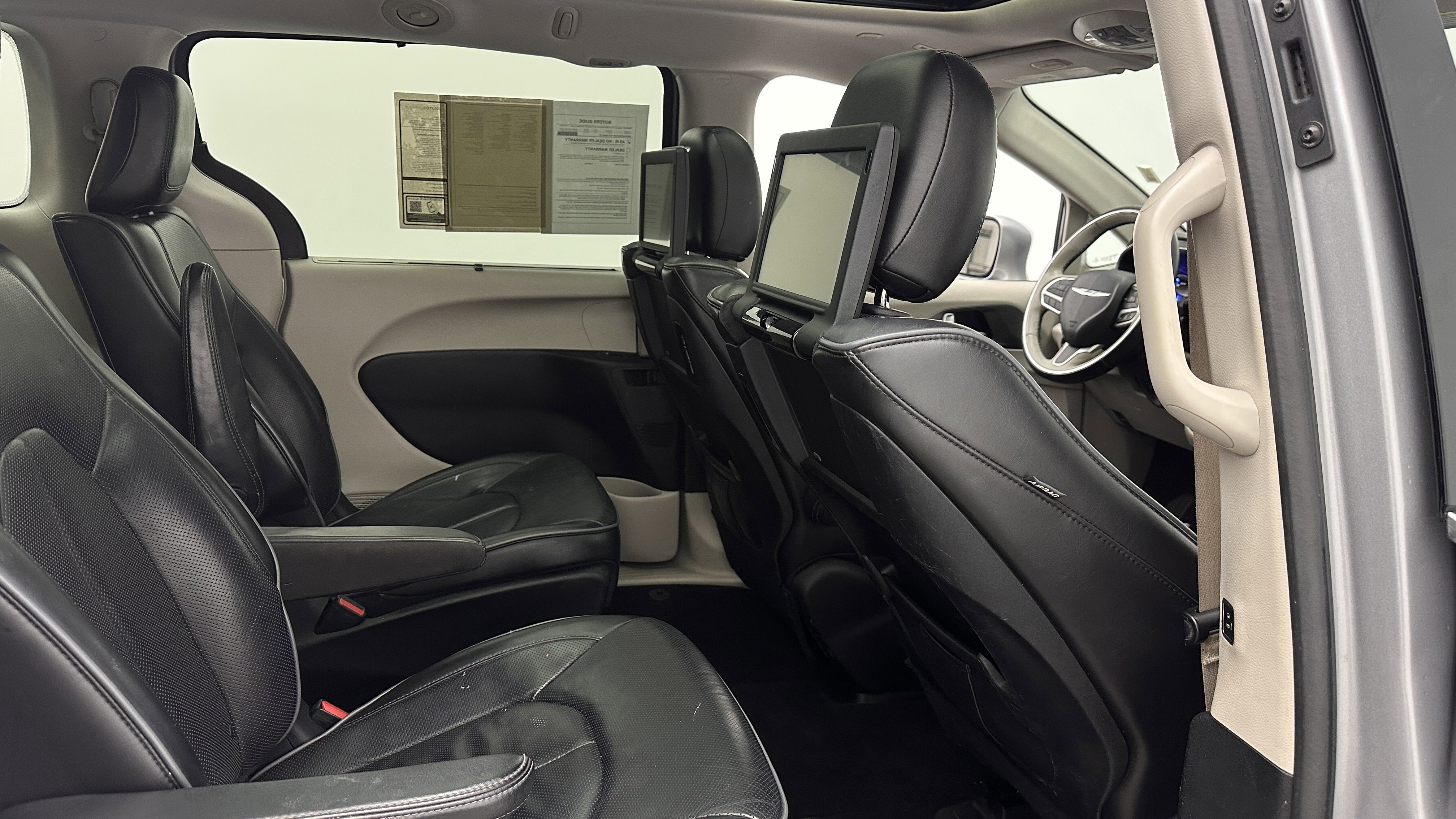 Used 2018 Chrysler Pacifica Limited w/ Advanced Safetytec Group FWD image 32