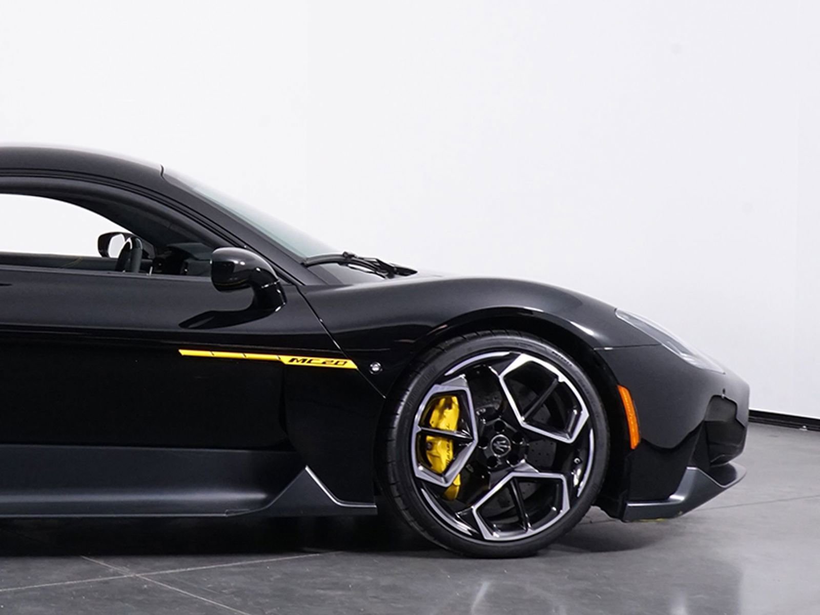 Used 2022 Maserati MC20 Coupe image 15