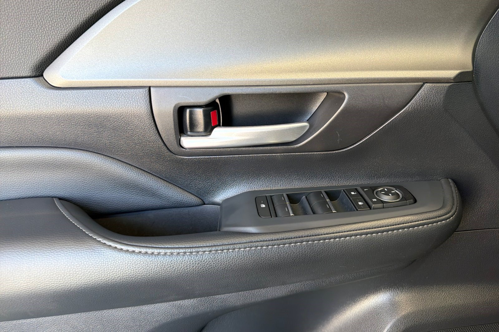 Used 2025 Toyota Grand Highlander AWD Hybrid image 12