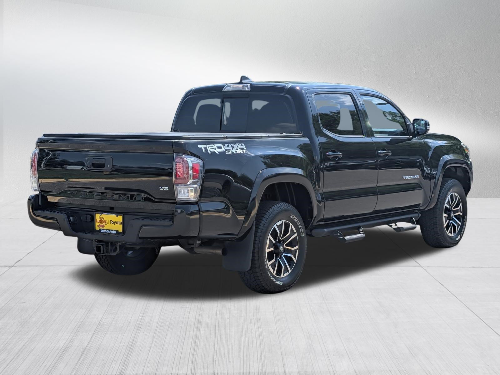 Used 2022 Toyota Tacoma TRD Sport w/ TRD Premium Sport Package AWD/4WD image 7