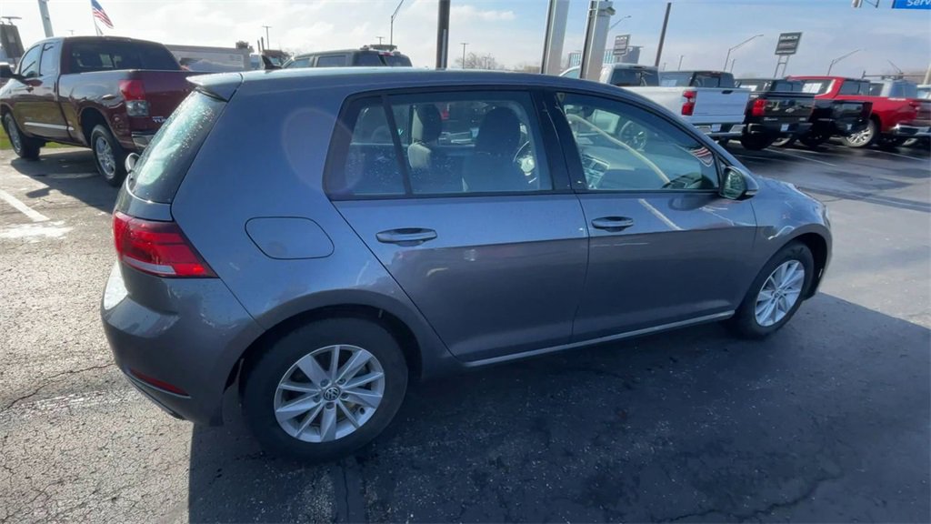 Used 2019 Volkswagen Golf S image 2