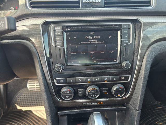 Used 2018 Volkswagen Passat 2.0T SEL Premium image 18