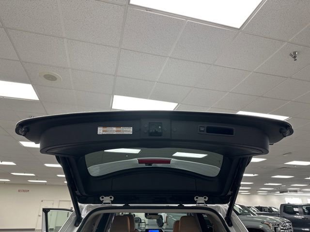 Used 2023 Toyota Highlander XLE AWD/4WD image 20