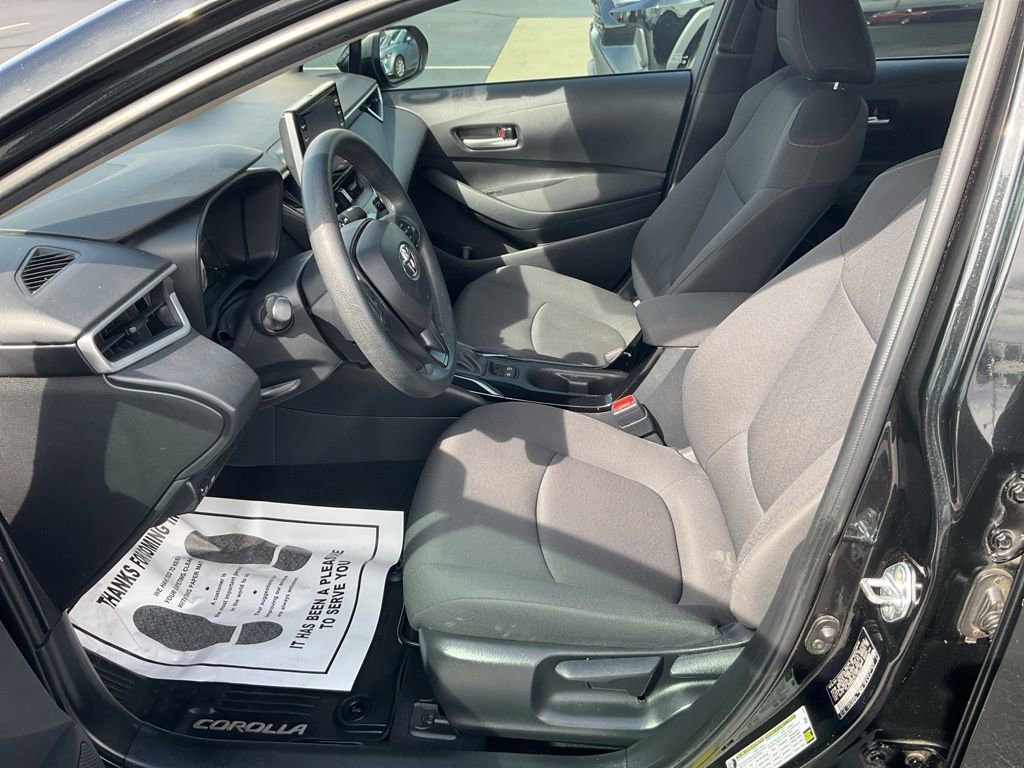 Used 2020 Toyota Corolla LE image 2