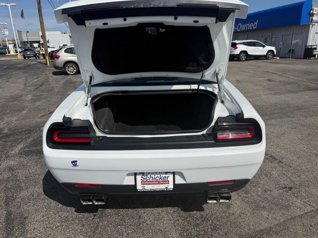 Used 2019 Dodge Challenger SXT image 7
