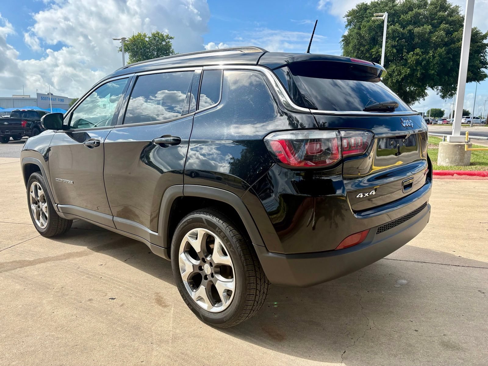 Used 2020 Jeep Compass Limited AWD/4WD image 5