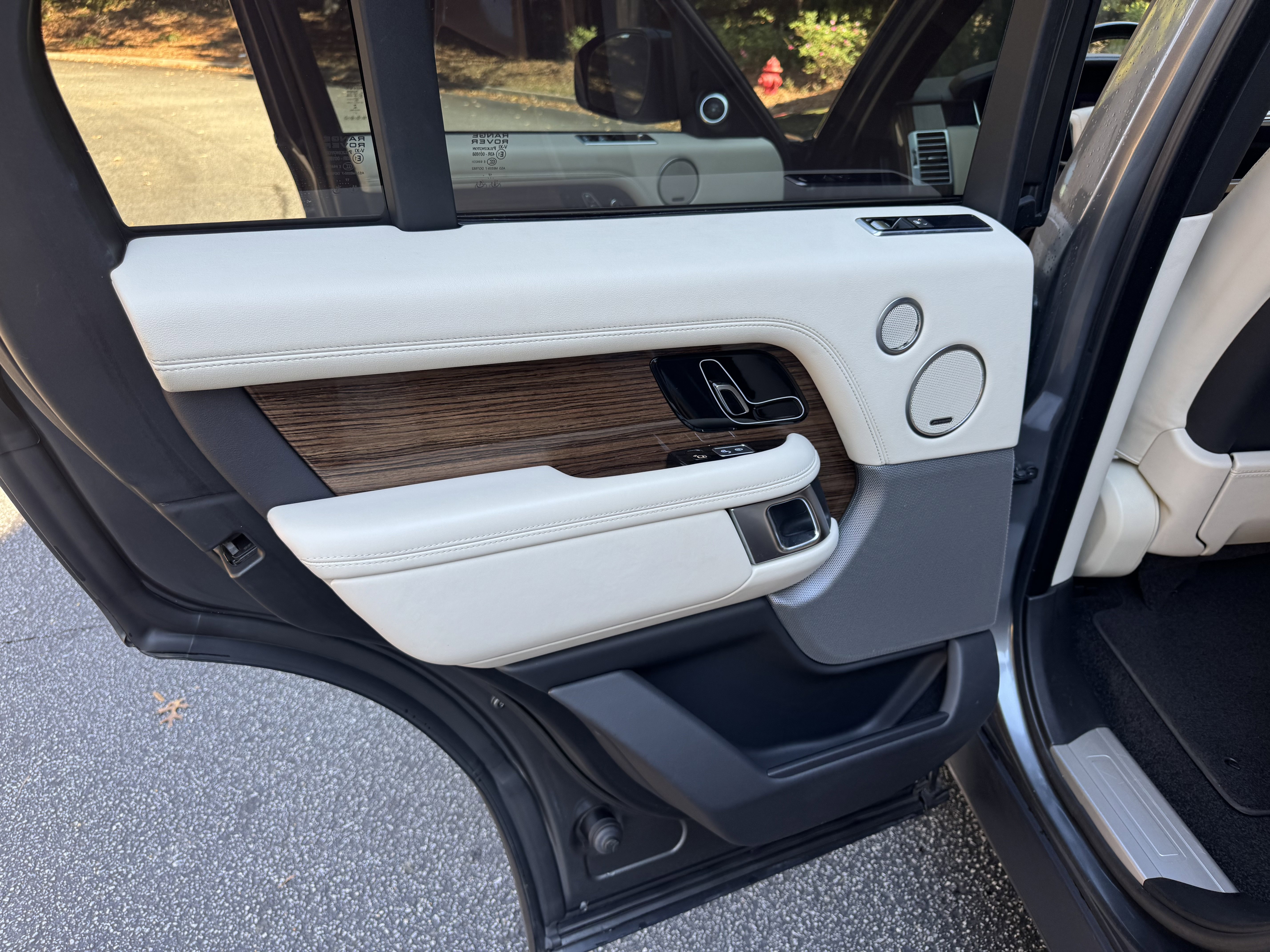 Used 2018 Land Rover Range Rover HSE image 34