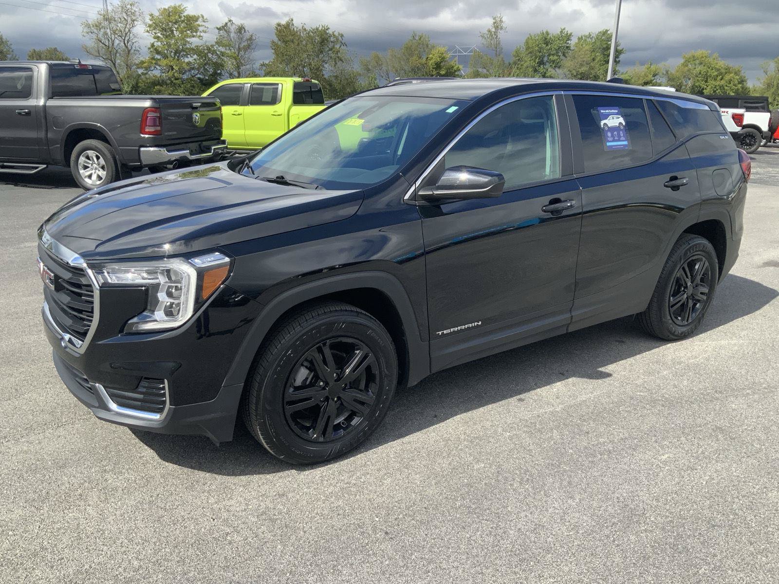 Used 2023 GMC Terrain SLE AWD/4WD image 4