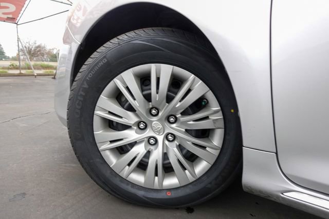 Used 2014 Toyota Camry LE image 11