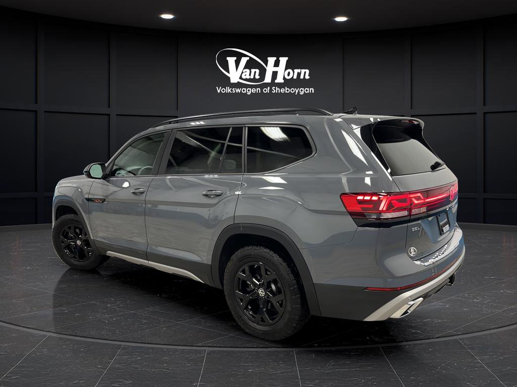 Used 2024 Volkswagen Atlas Peak Edition SEL image 5
