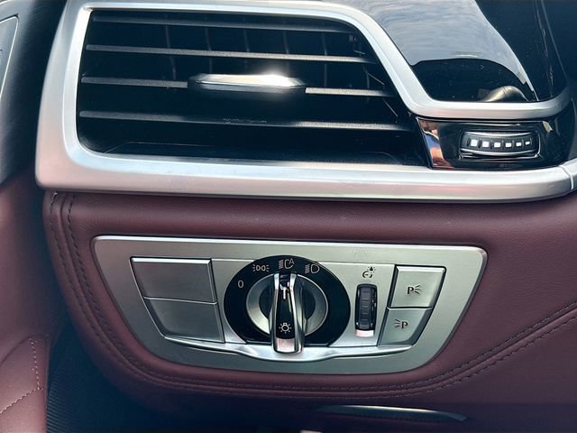Used 2022 BMW 750i xDrive w/ Executive Package image 36