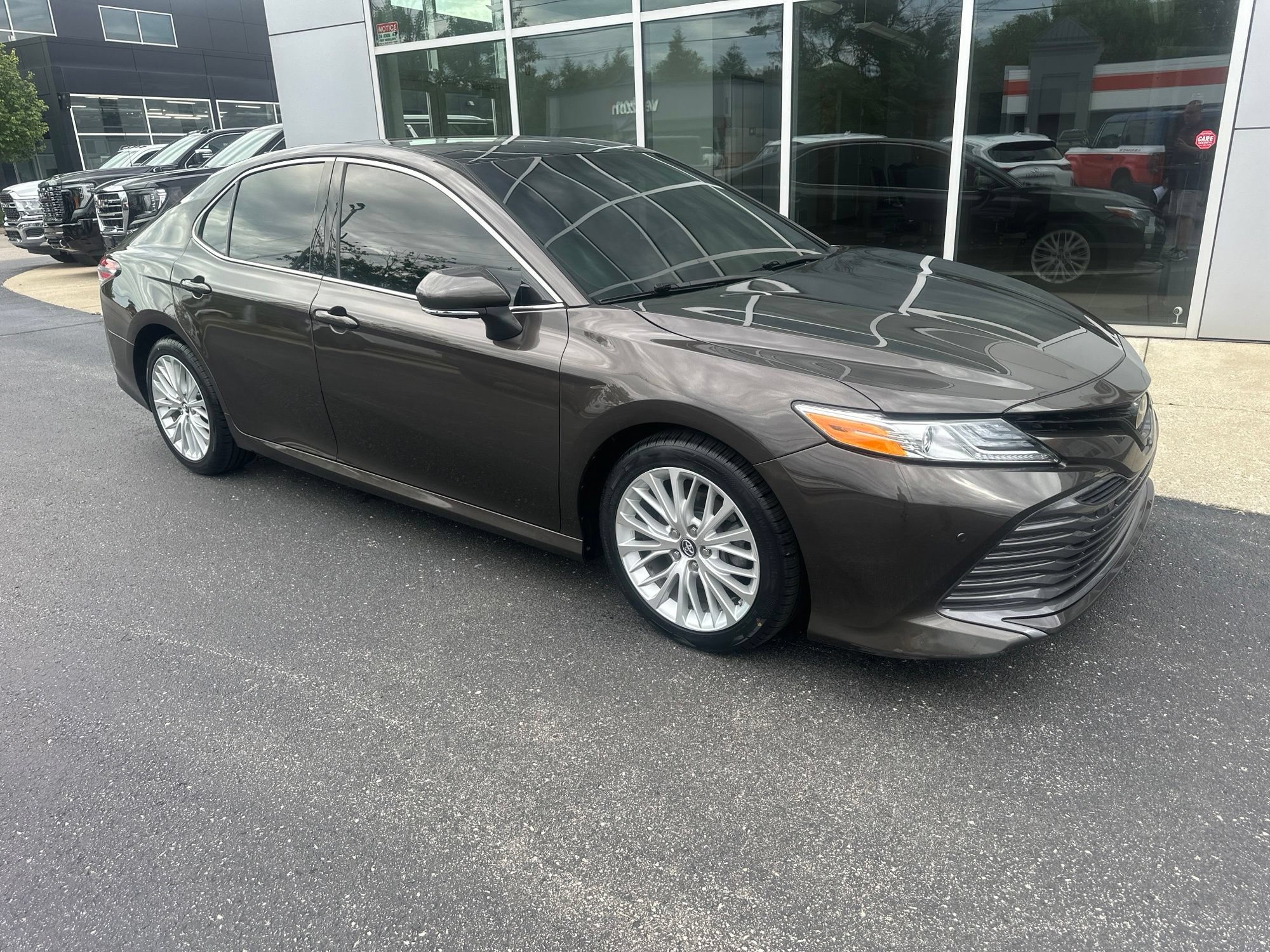 Used 2018 Toyota Camry XLE w/ Driver Assist Package FWD image 1