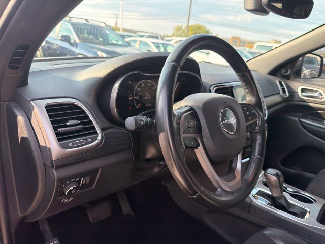 Used 2020 Jeep Grand Cherokee Laredo w/ Laredo X Package AWD/4WD image 15