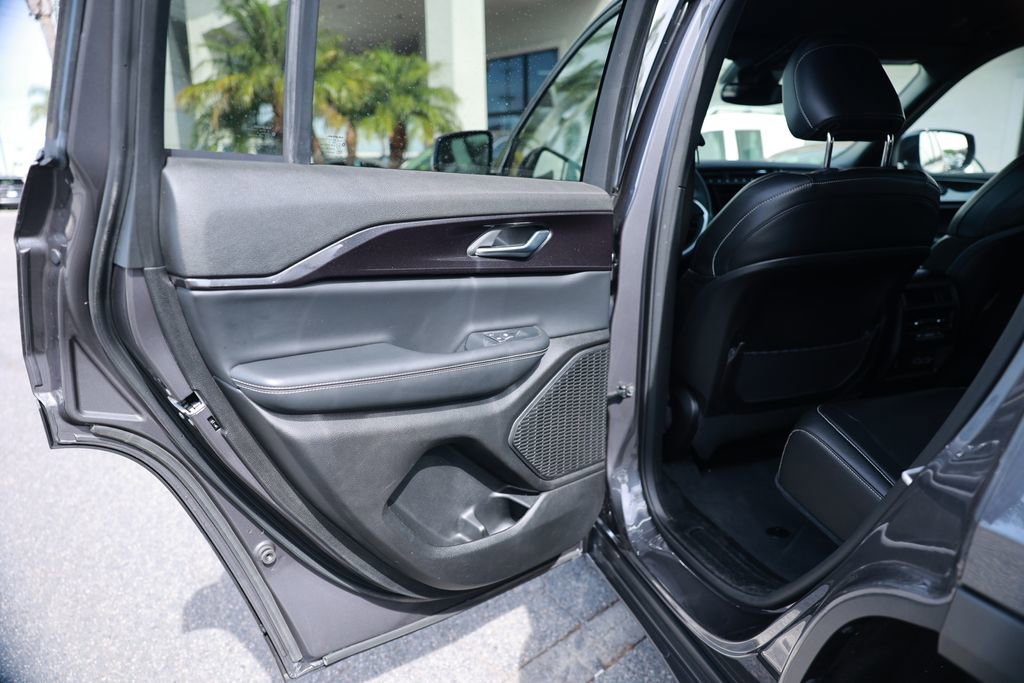 Used 2023 Jeep Grand Cherokee Altitude AWD/4WD image 33