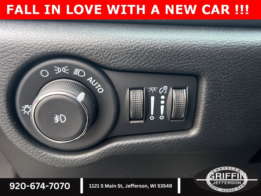 New 2026 Chrysler Pacifica Select image 18