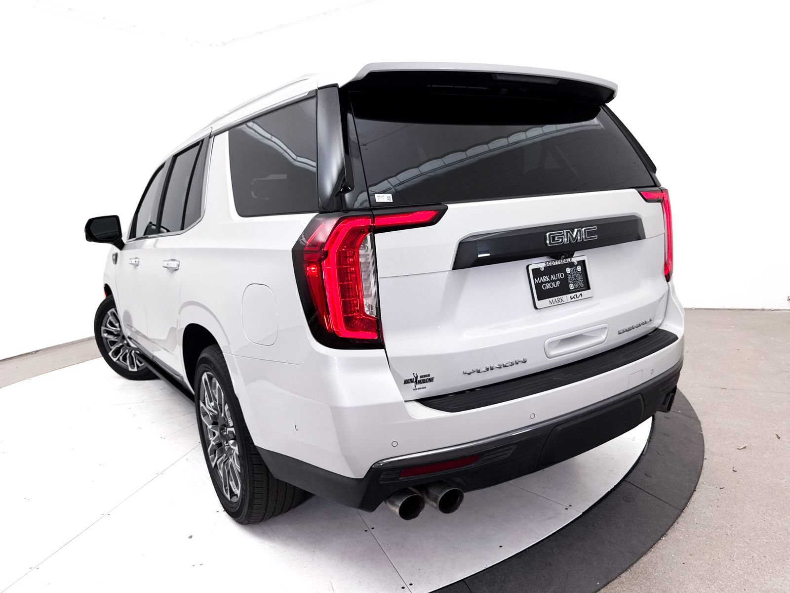 Used 2024 GMC Yukon Denali Ultimate AWD/4WD image 9