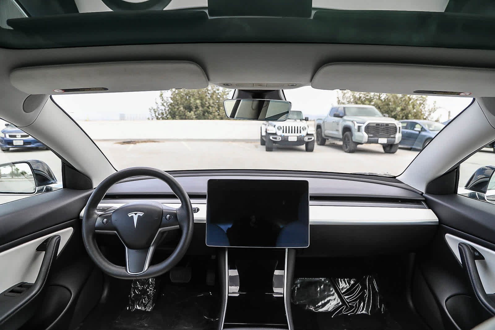 Used 2020 Tesla Model 3 Standard Range RWD image 12