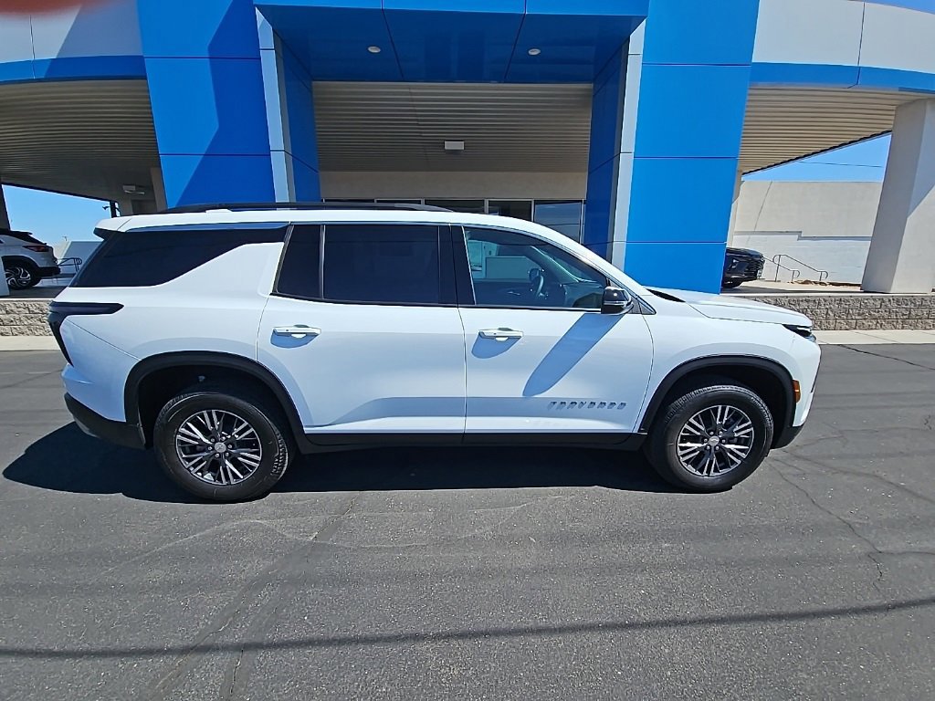 New 2026 Chevrolet Traverse LT image 2
