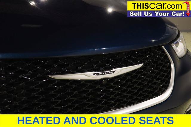 Used 2025 Chrysler Pacifica Pinnacle FWD image 12