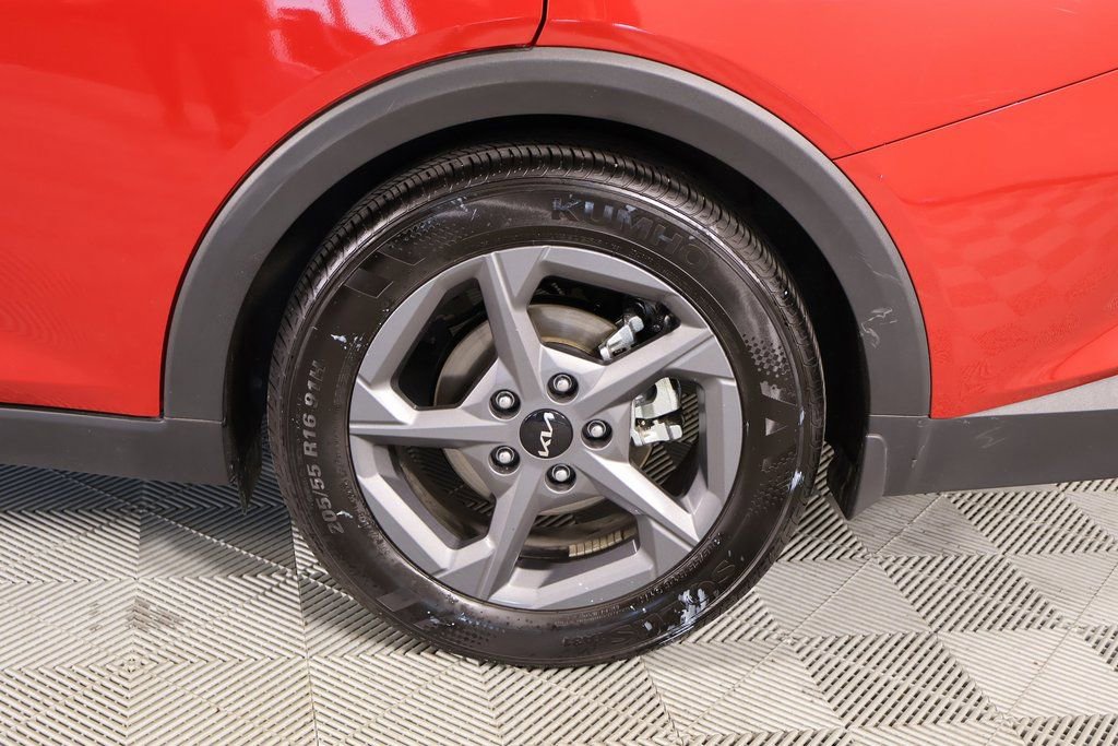 Used 2025 Kia K4 LXS image 17