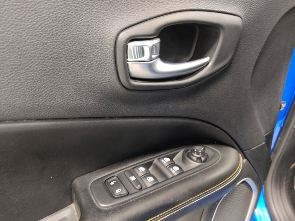 Used 2019 Jeep Compass Latitude w/ Cold Weather Group AWD/4WD image 27