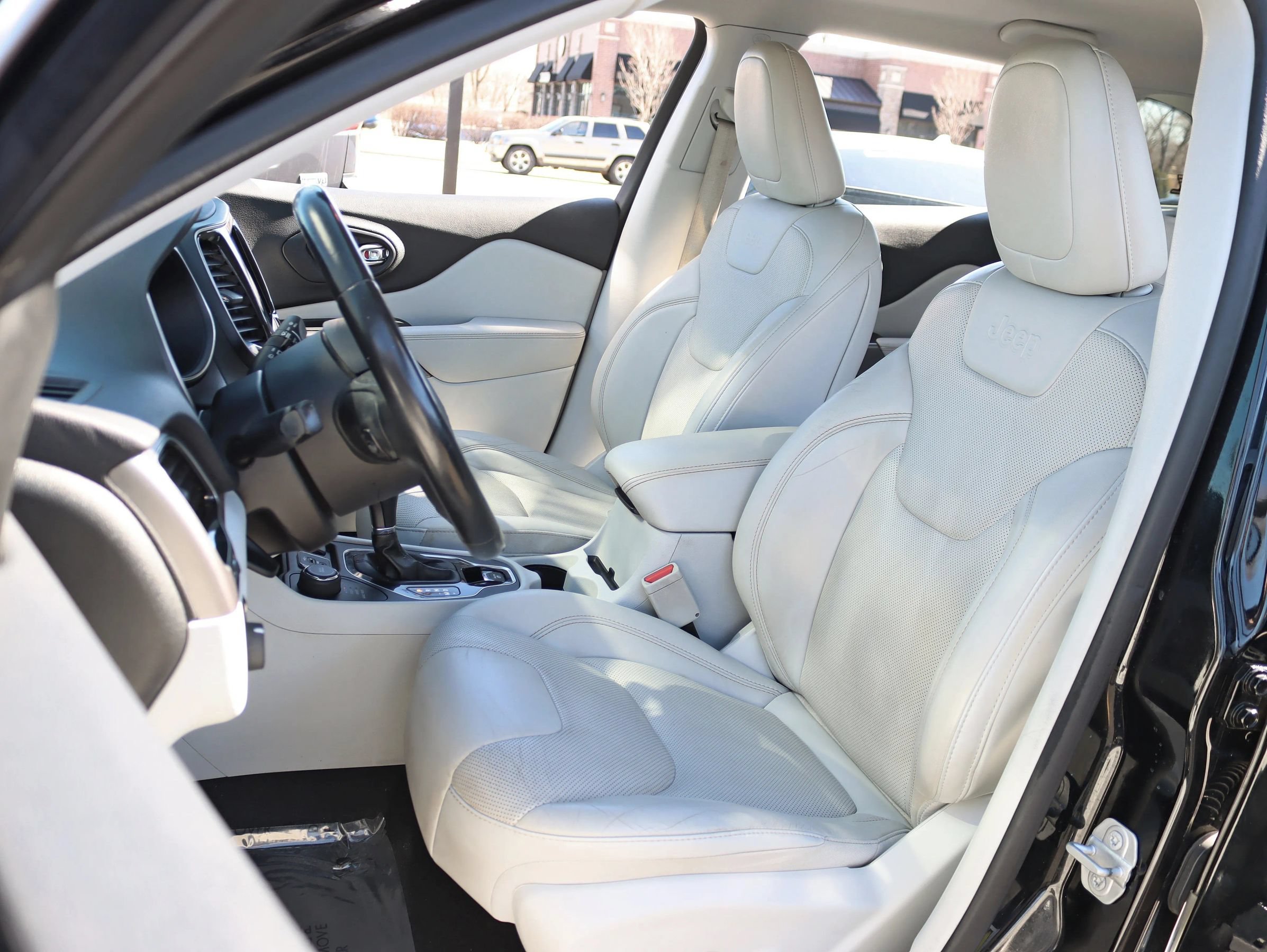 Used 2019 Jeep Cherokee Limited AWD/4WD image 28