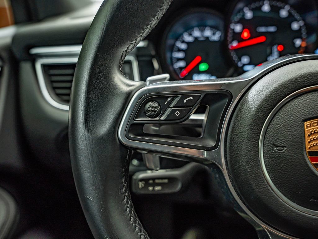 Used 2018 Porsche Macan AWD/4WD image 22