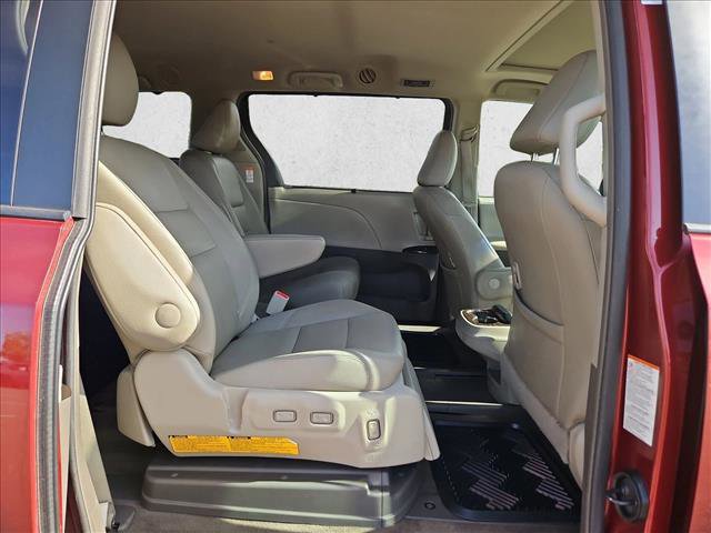 Used 2016 Toyota Sienna XLE FWD image 21
