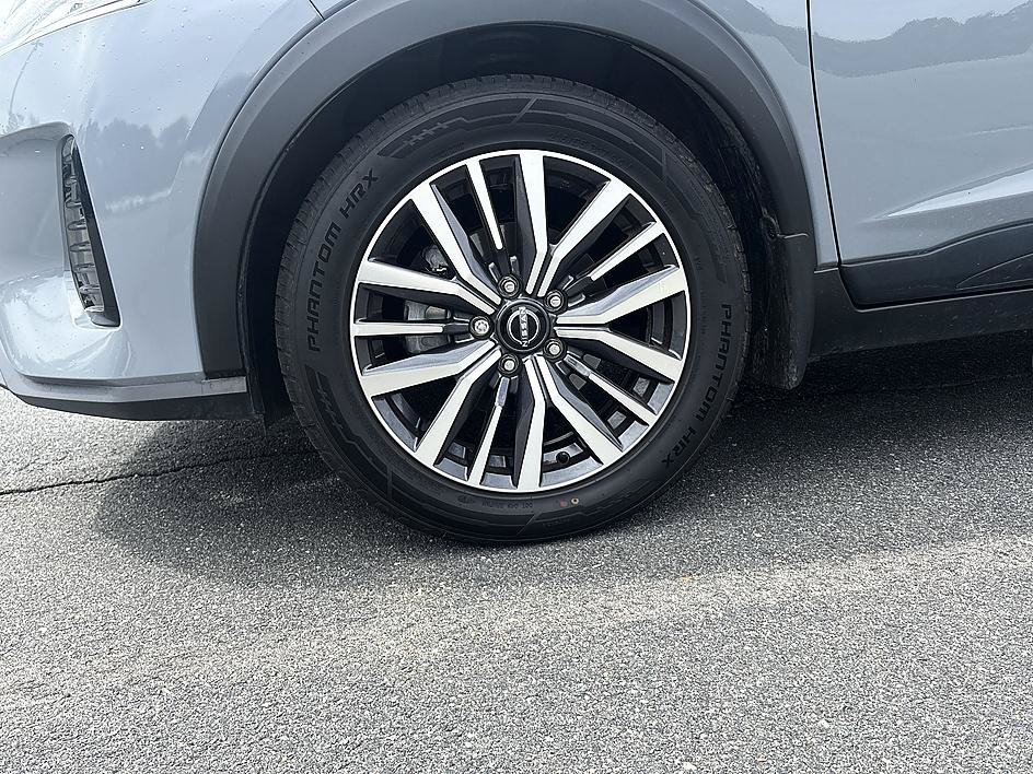 Certified 2024 Nissan Kicks SV FWD image 9