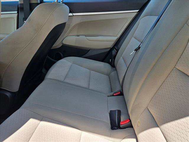 Used 2020 Hyundai Elantra SE w/ Winter Weather Package image 17