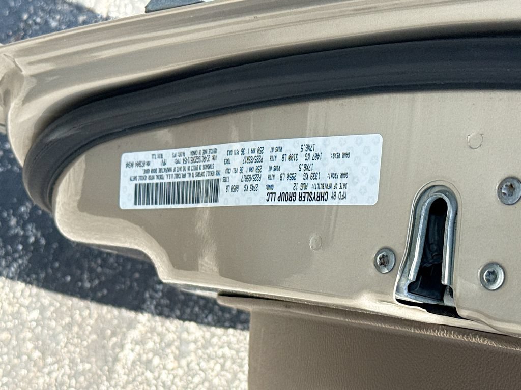 Used 2013 Chrysler Town & Country Limited w/ Luxury Group FWD image 36