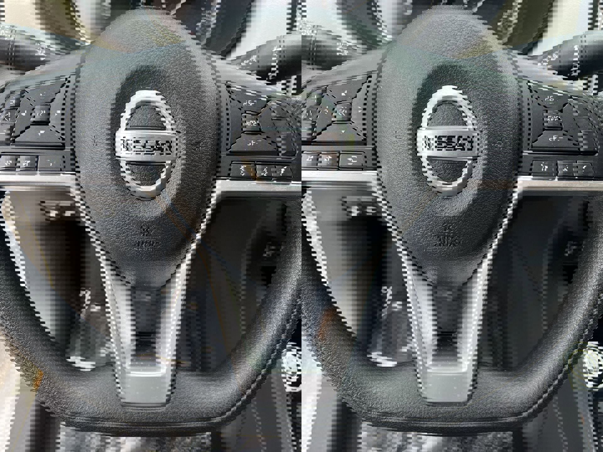 Used 2021 Nissan Versa SV image 9