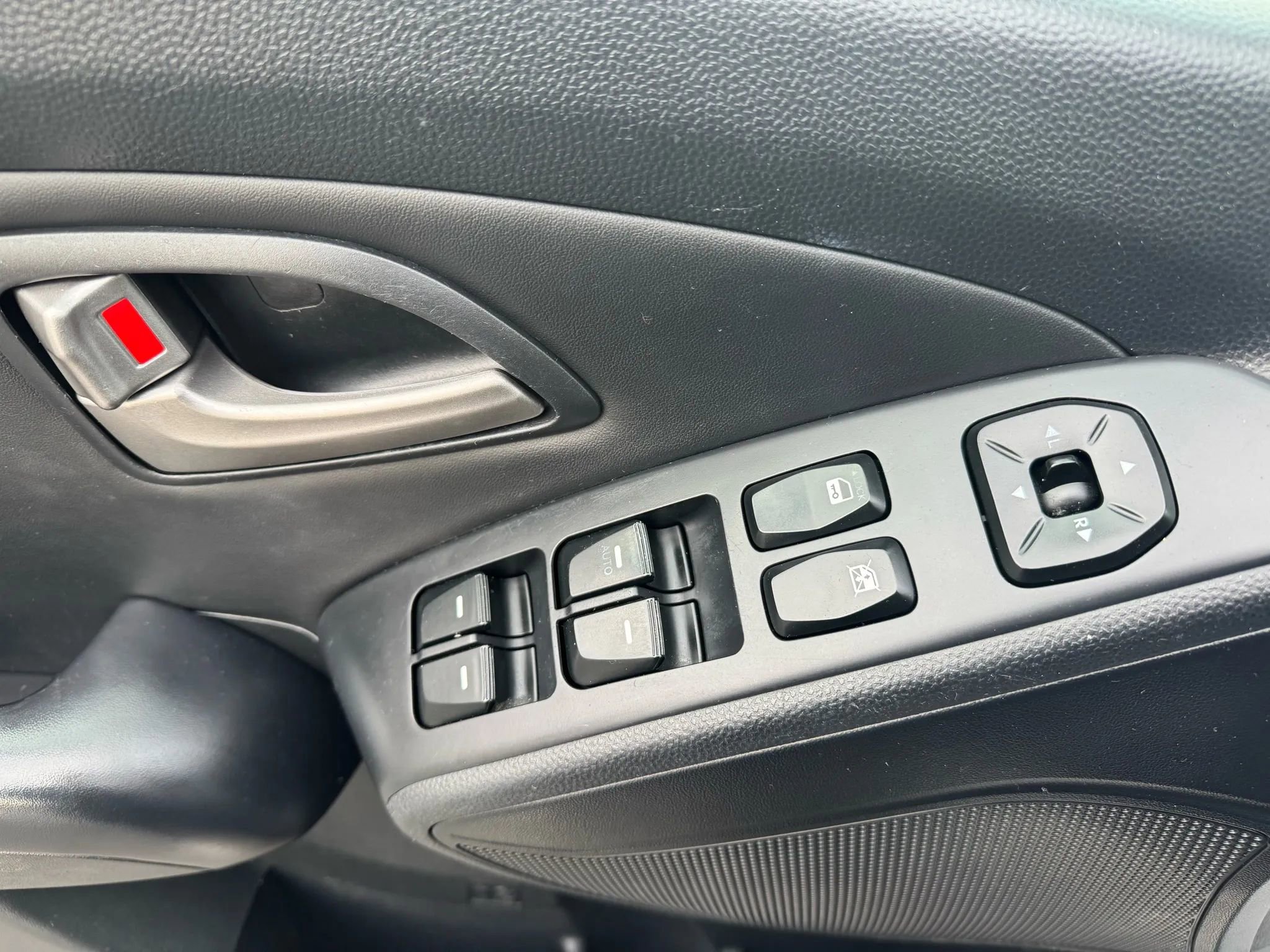 Used 2010 Hyundai Tucson Limited AWD/4WD image 11