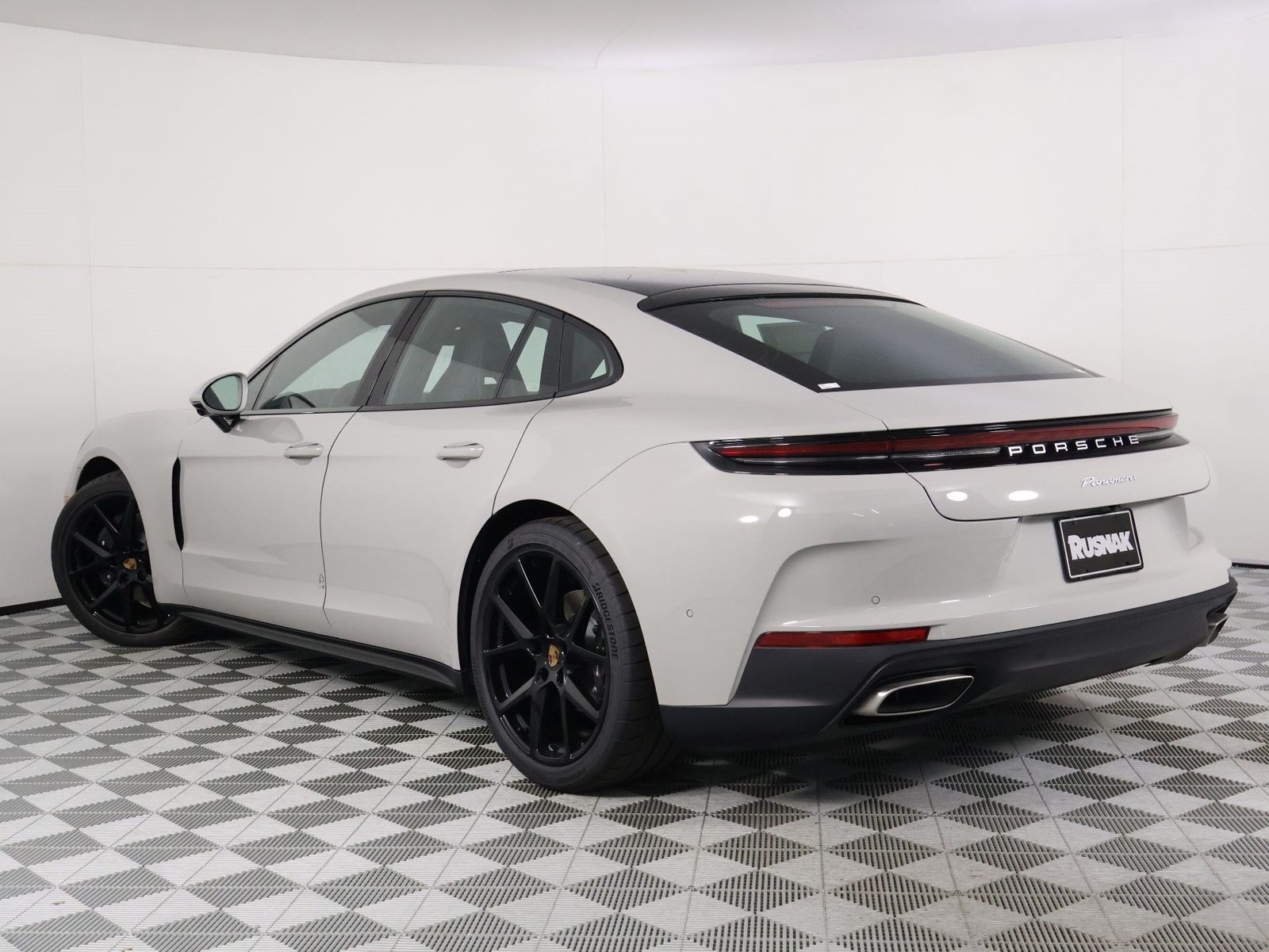 New 2026 Porsche Panamera RWD image 3