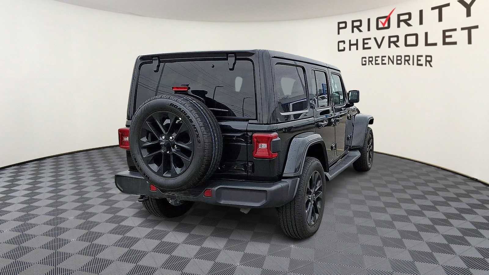 Used 2025 Jeep Wrangler Sahara image 8