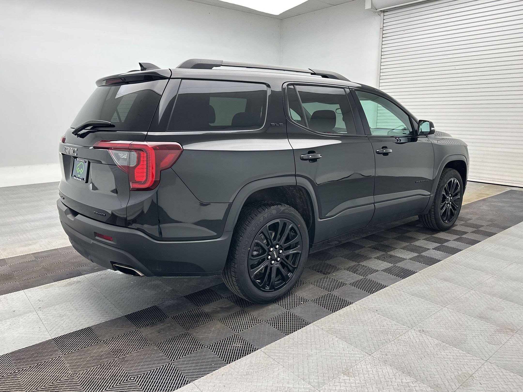 Certified 2023 GMC Acadia SLE w/ Driver Convenience Package image 9