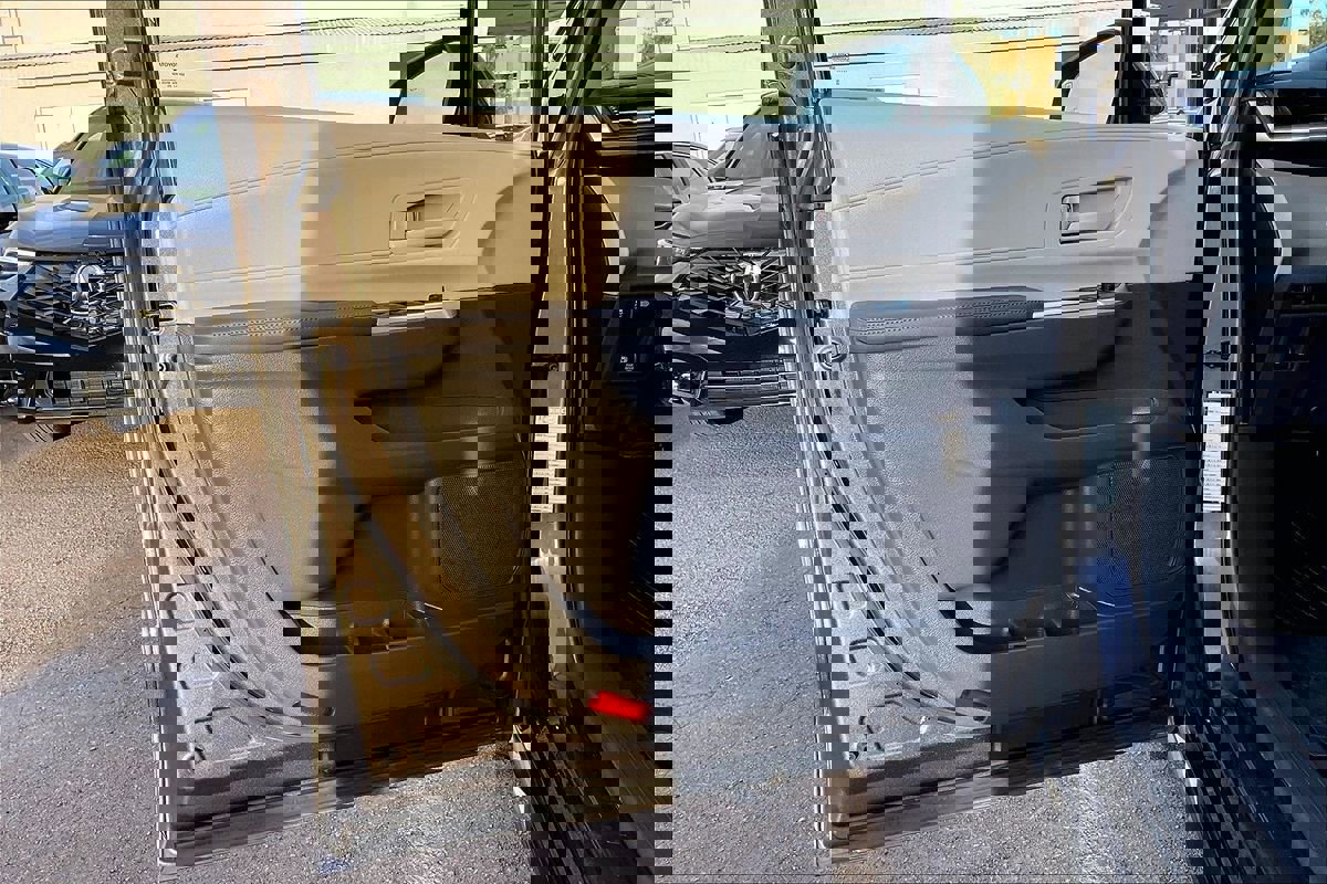 Used 2023 Toyota Sienna LE image 5