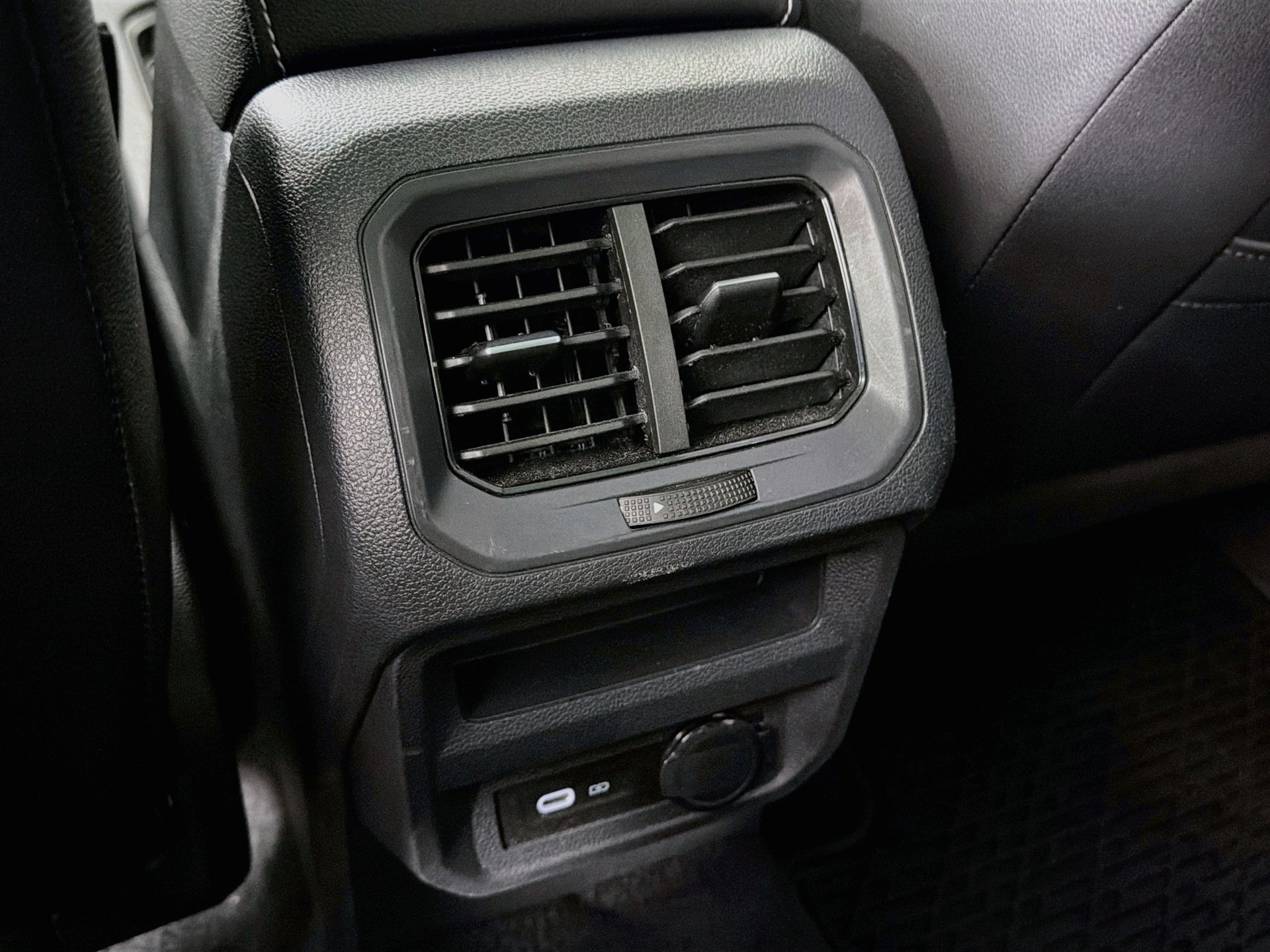 Certified 2022 Volkswagen Tiguan SE R-Line FWD image 22