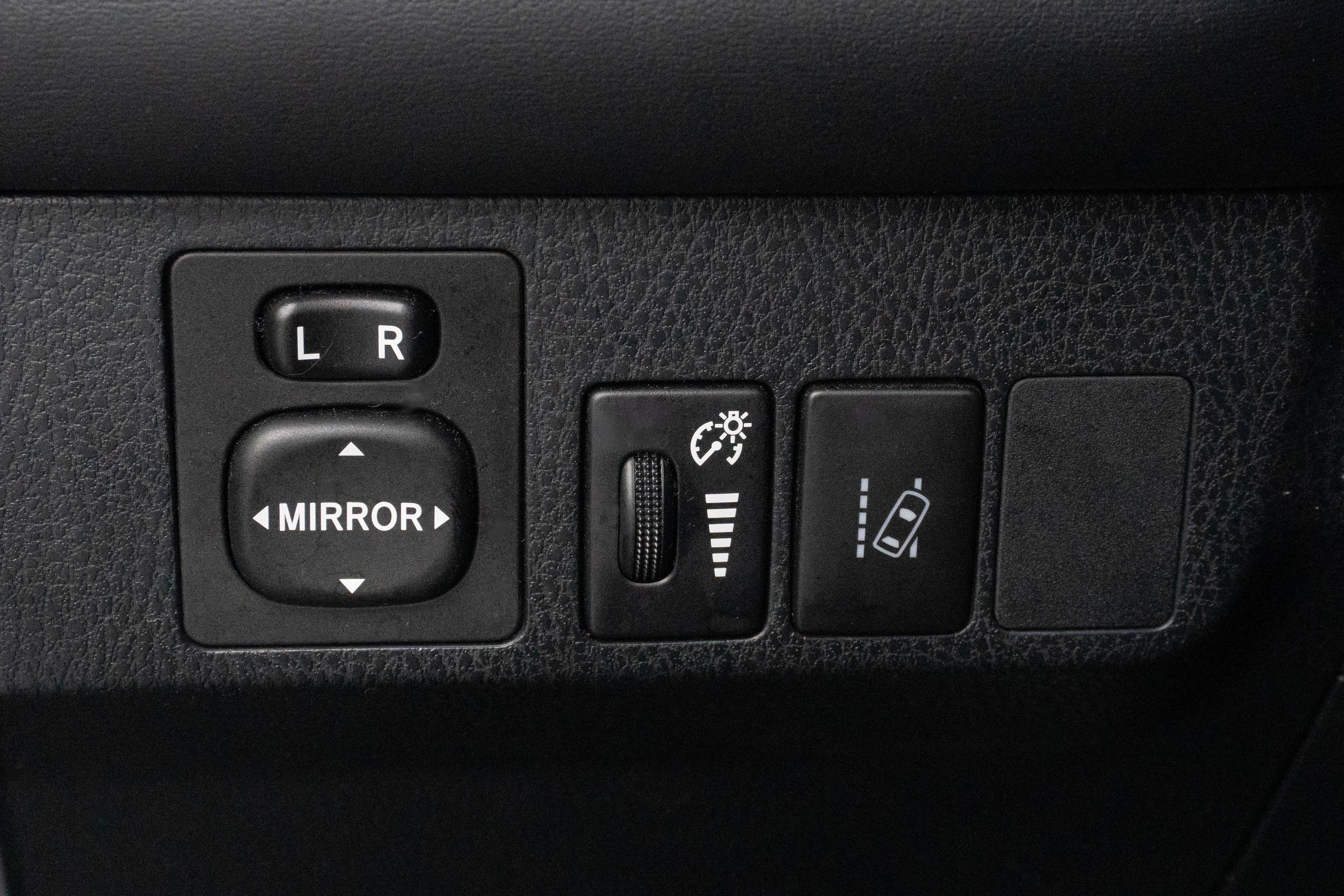 Used 2018 Toyota RAV4 Limited image 17