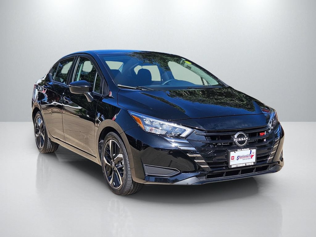 Used 2024 Nissan Versa SR FWD image 3