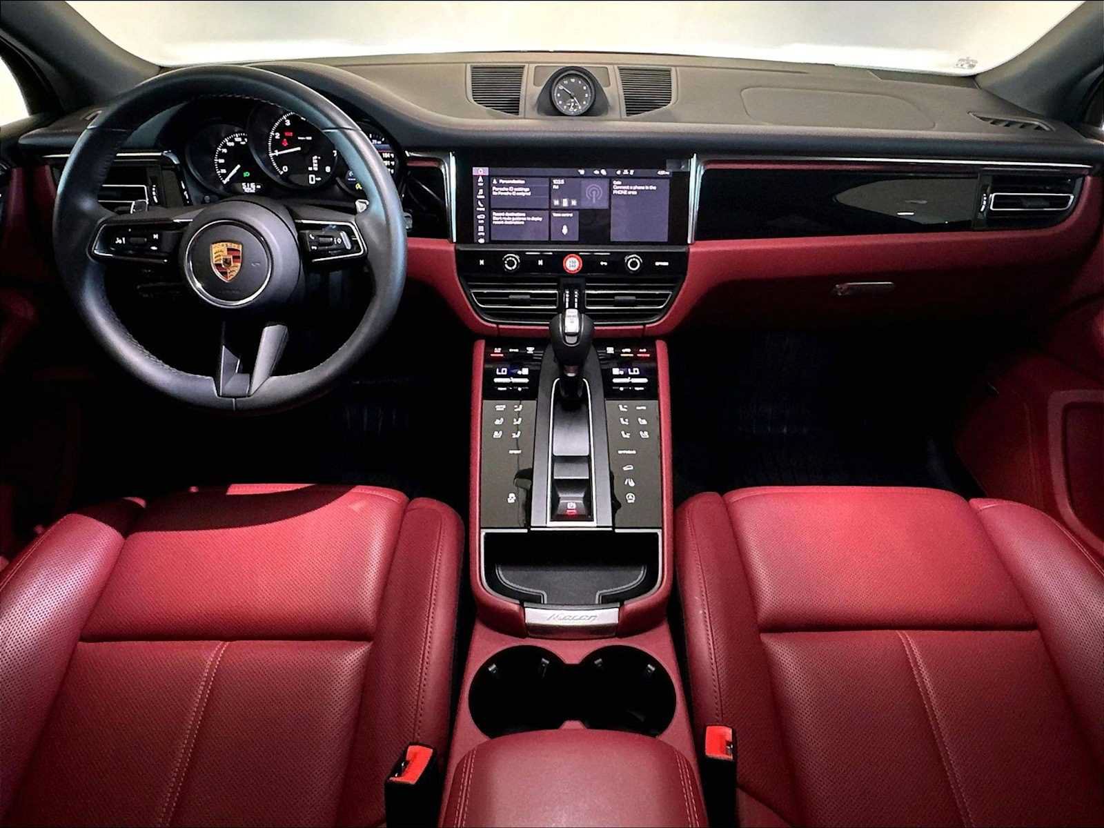 Used 2026 Porsche Macan AWD/4WD image 18
