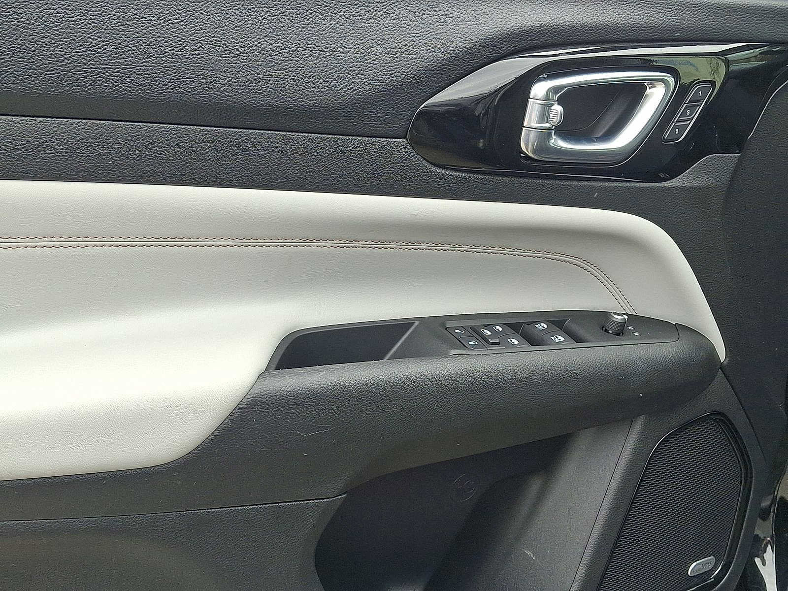 Used 2022 Jeep Compass Limited w/ Elite Group image 10