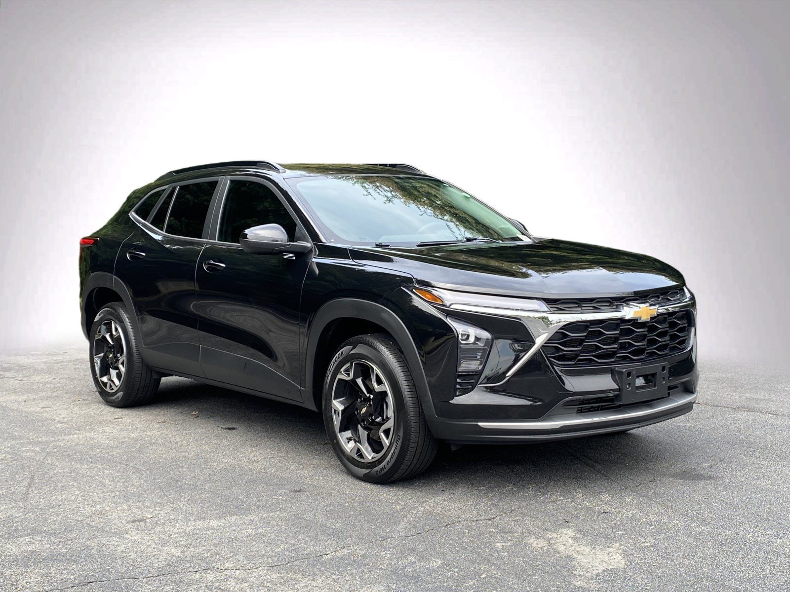 Used 2024 Chevrolet Trax LT w/ LT Convenience Package FWD image 2