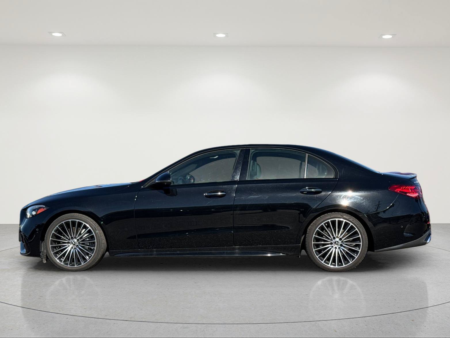Used 2024 Mercedes-Benz C 300 Sedan image 2