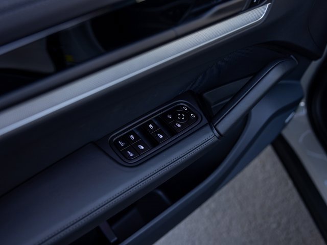 New 2026 Porsche Cayenne S image 35