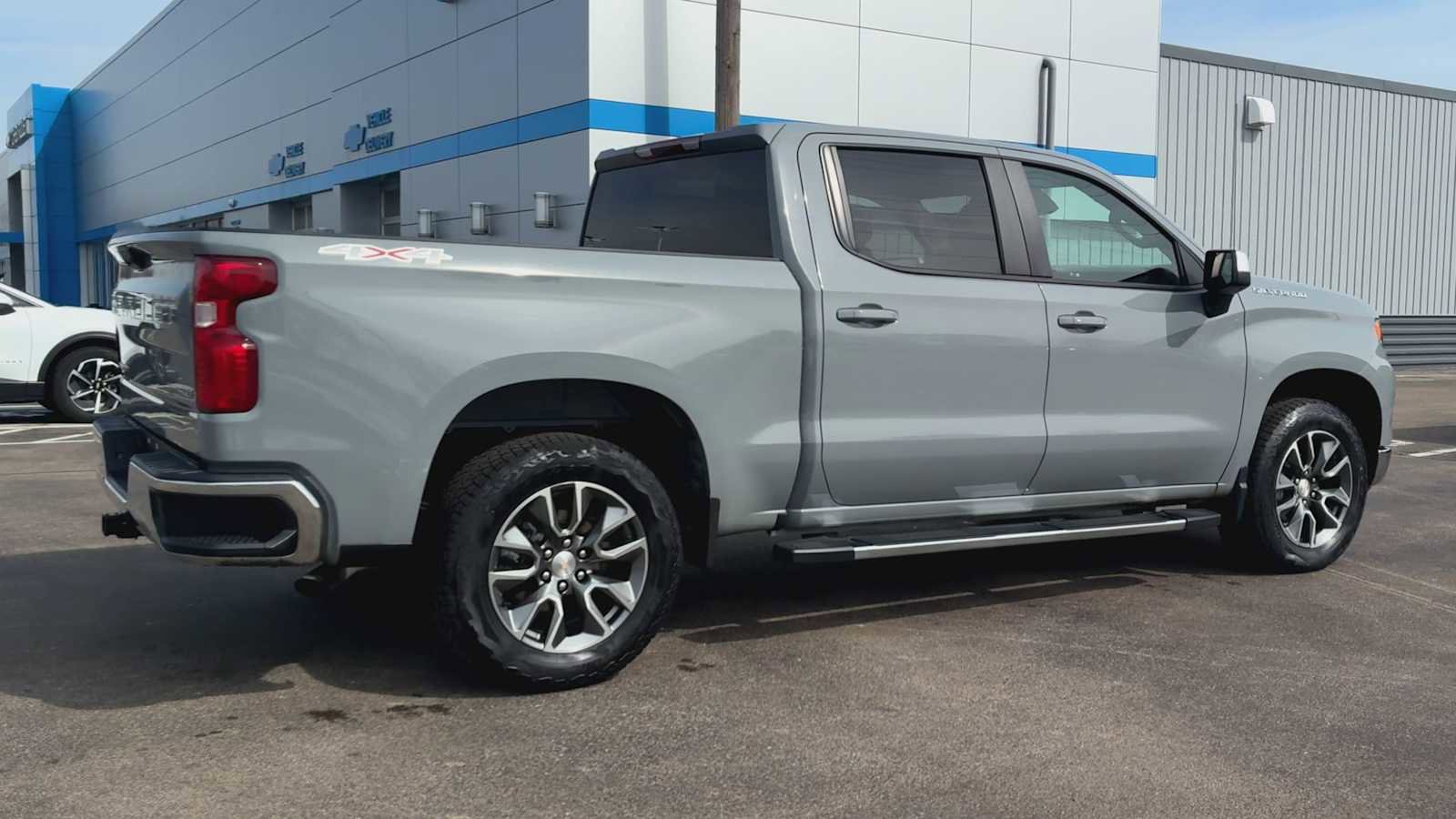 Certified 2024 Chevrolet Silverado 1500 LT image 2