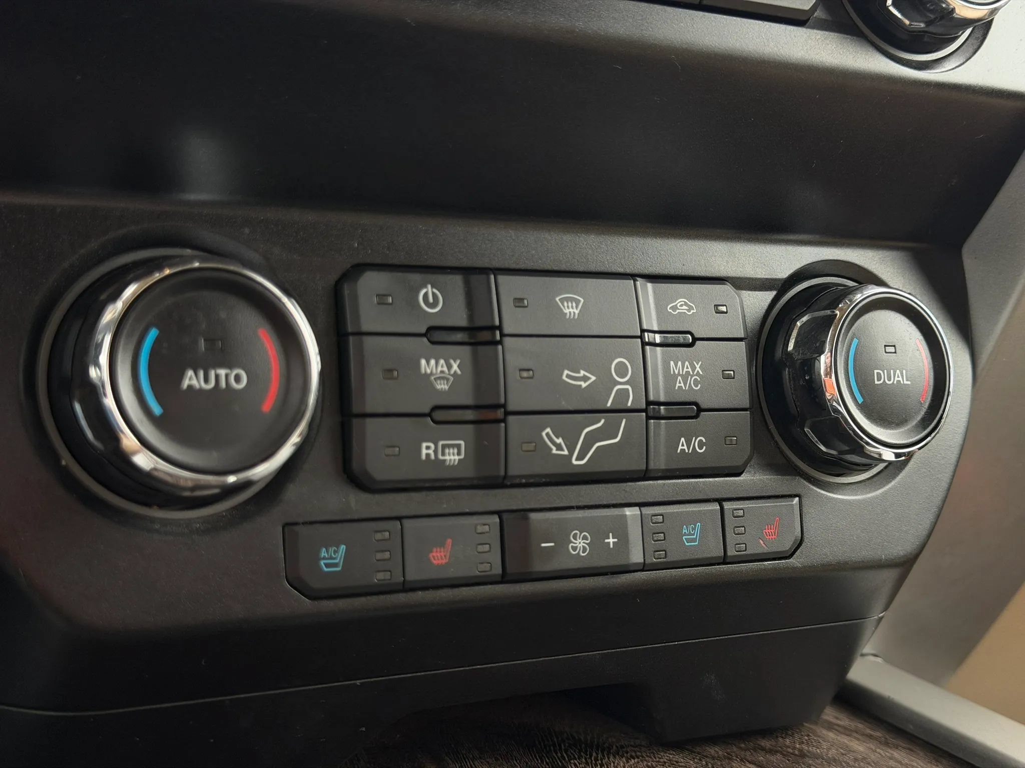 Used 2019 Ford F250 Lariat w/ Lariat Ultimate Package AWD/4WD image 41